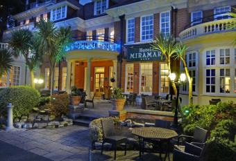 Hotel Miramar allows 18 year olds to book a room