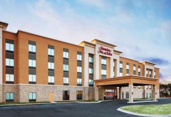 Hampton Inn and Suites Chicago Waukegan has Balcony rooms