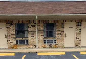 Luxury Inn Forrest City has Smoking rooms