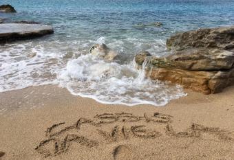 Cassis Ma Vie L   allows 18 year olds to book a room