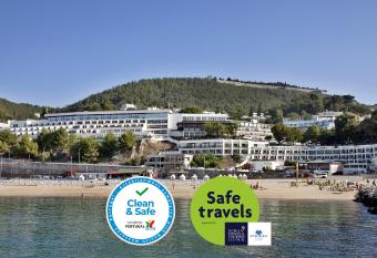 Hotel do Mar allows 18 year olds to book a room