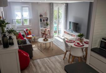 Apartamento Valtour Valladolid allows 18 year olds to book a room