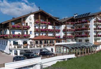 Hotel Alpenfrieden has Balcony rooms