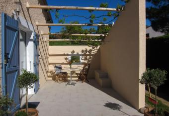 Le Quatorze has Balcony rooms