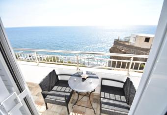 House With View has Balcony rooms