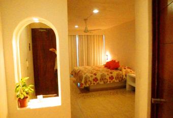 Hotelito Escondido has rooms with a private hot tub