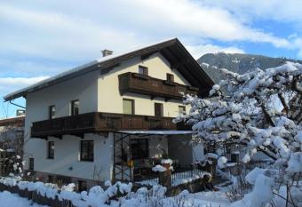 Haus Sabine Braunegger has Balcony rooms