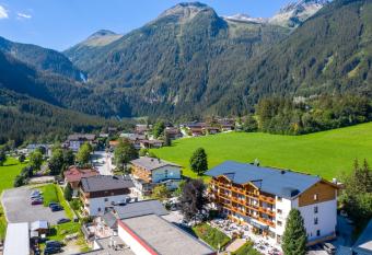 Hotel Post Krimml has Balcony rooms