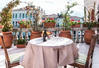 Ca Zulian Venice - Grand Canal has Balcony rooms