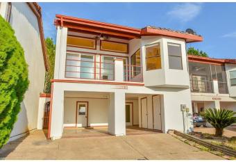 Villa on lake Livingston with kayaks, swings and patio has Balcony rooms