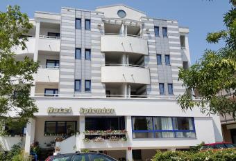 Hotel Splendor has Balcony rooms