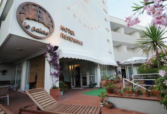 Hotel Le Palme  allows 18 year olds to book a room