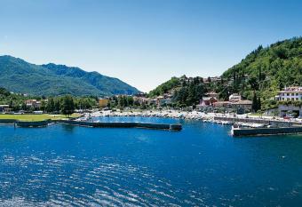 Hotel Baia di Par   allows 18 year olds to book a room