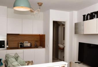 El loft de Santa Catalina allows 18 year olds to book a room