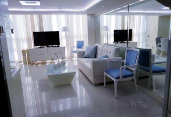 Luxury 2 Bedroom Cebu Central has Balcony rooms