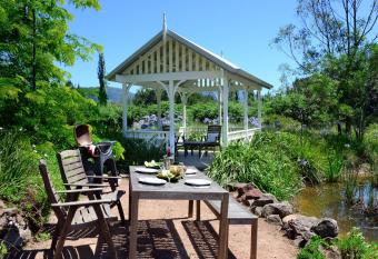 Crystal Creek Meadows has Balcony rooms