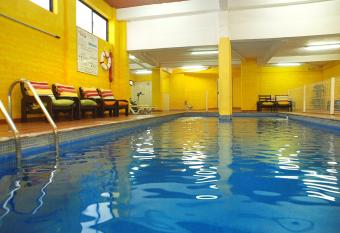 Portim  o Center Hotel allows 18 year olds to book a room