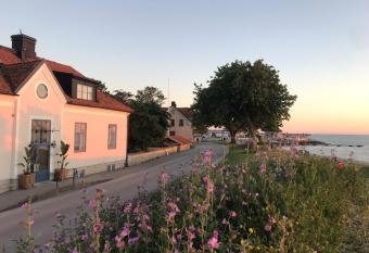 Villa Alma allows 18 year olds to book a room