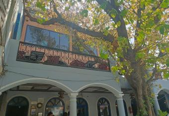 Maya Hotel & Restaurant has rooms with a private hot tub