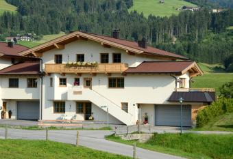 Landhaus Lindner has Balcony rooms