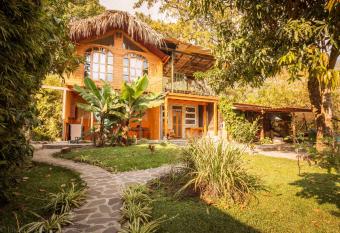 Lake Front Cabin has Balcony rooms
