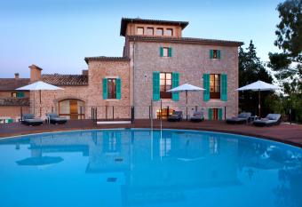 Sa Cabana Hotel & Spa - Adults Only allows 18 year olds to book a room