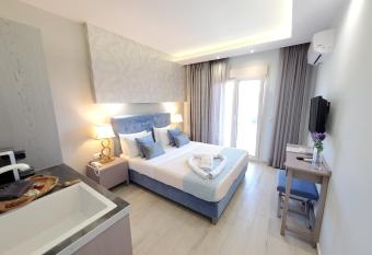 Deluxe Dina has Balcony rooms