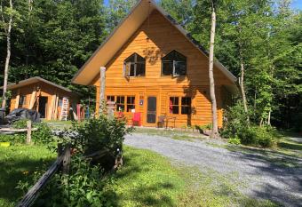 Chalet en bois rond has Balcony rooms