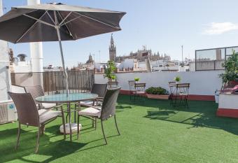 Reservaloen Terrazas de la Catedral allows 18 year olds to book a room