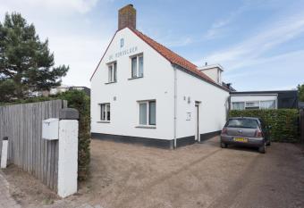 De Dorsvloer allows 18 year olds to book a room