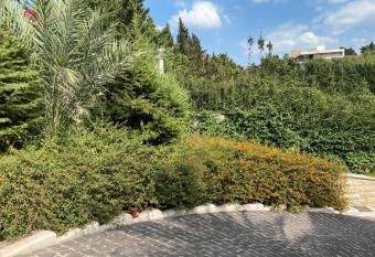 Dar Lalie - Yarz   allows 18 year olds to book a room