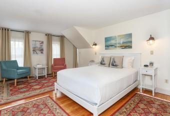 Eagle Wing Inn - Cape Cod allows 18 year olds to book a room