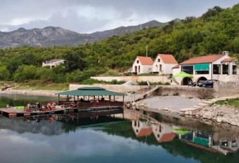 Splav  has Balcony rooms