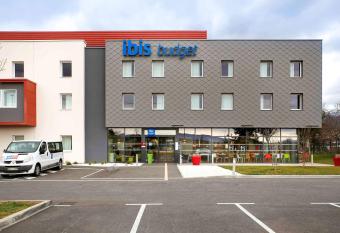 ibis budget Geneve Saint Genis Pouilly allows 18 year olds to book a room