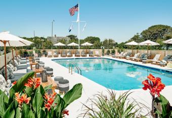 Hero Beach Club has Balcony rooms