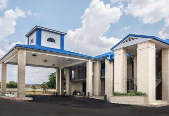 Days Inn by Wyndham Killeen Fort Hood allows 18 year olds to book a room