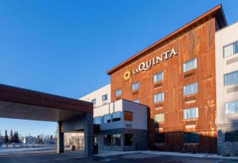 La Quinta Inn & Suites by Wyndham Anchorage Airport allows 18 year olds to book a room