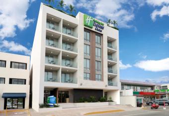 Holiday Inn Express & Suites - Playa del Carmen, an IHG Hotel has Balcony rooms