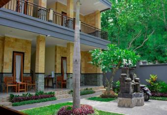 yudis homestay has Balcony rooms