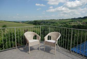 B&B LA VIGNA DI TINA has Balcony rooms