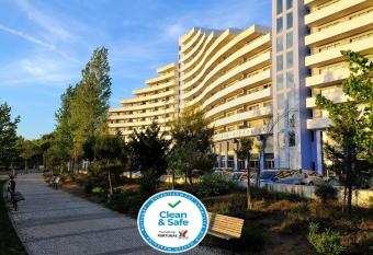 Oceano Atlantico Apartamentos Turisticos allows 18 year olds to book a room