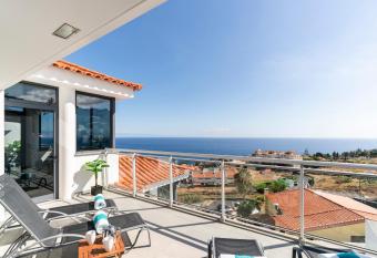 Cani  o VI by An Island Apart allows 18 year olds to book a room