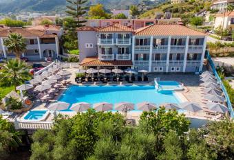 Anamar Zante Hotel allows 18 year olds to book a room