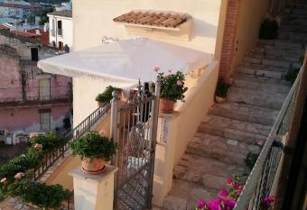 Florenza Residence has Balcony rooms