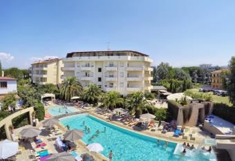 Hotel Residence Stella del Mare allows 18 year olds to book a room