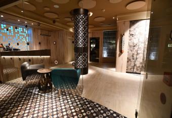 Hotel Oriente allows 18 year olds to book a room