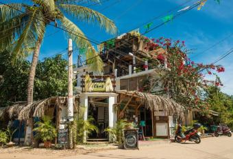 Chaak allows 18 year olds to book a room