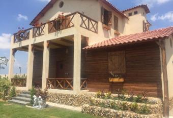 Jasmin Holiday House has Smoking/Balcony rooms