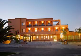 Hotel Praia Sol allows 18 year olds to book a room