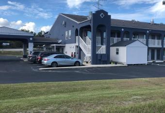 Budget Inn Timmonsville has Smoking rooms